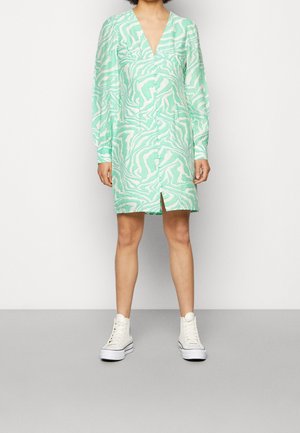 YAS Robe de soirée - light green