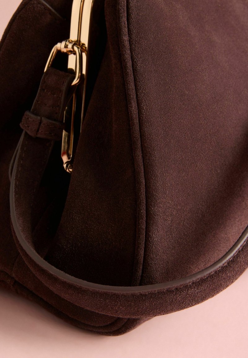 Etat Spot de nuit lautomne sac à main en cuir marron hiérarchie reptiles En prem