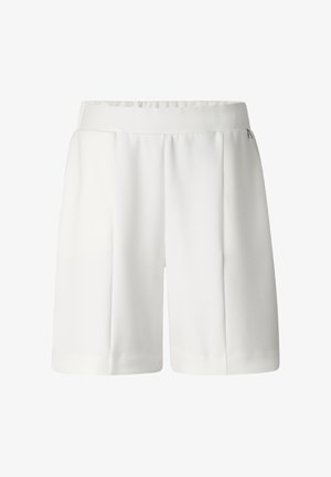 Białe, dopasowane szorty do kolan z dopasowanym paskiem w talii i małym metalowym suwakiem z boku.