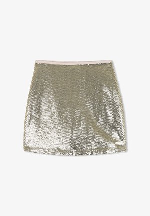 Jupe mini en sequins dorés avec une taille en crème douce. Présente une texture brillante et une silhouette ajustée, réfléchissant la lumière dans un motif uniforme.