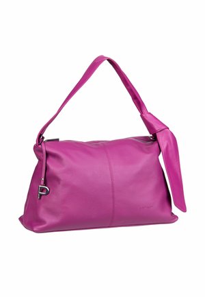 Helle pinke Leder-Schultertasche mit einem einzelnen Trageriemen, Reißverschlussverschluss und einem kleinen Metallanhänger in Form eines "P", der an der Seite hängt.