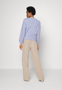 Modström OPAL V-NECK - Camisola - cornflower