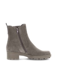 Grijze nubuck enkelboot met een zijrits, blokhak en een gestructureerde zool. Glad afgewerkt zonder zichtbare patronen of hardware-details.