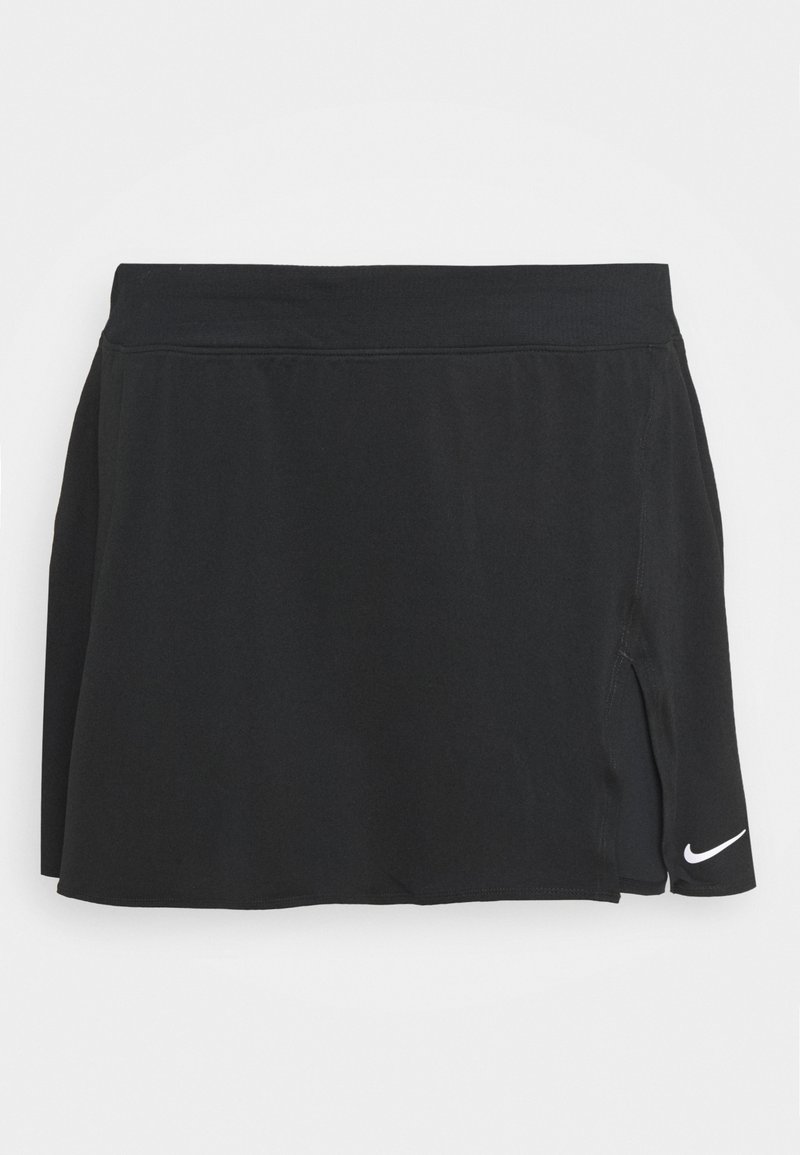 Sort Nike sportnederdel med bred talje, sidelommer og hvid Nike swoosh-logo nær kanten.