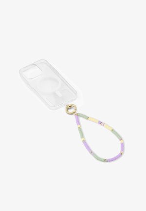 Cover per telefono trasparente con un anello dorato attaccato a una cinghia di perline in tonalità pastello di lavanda, menta e giallo.