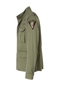 Veste style militaire vert olive avec plusieurs poches frontales, écusson sur l'épaule portant l'inscription "Hurricane Rangers" et impression sur la poitrine "Airforce 3-13".