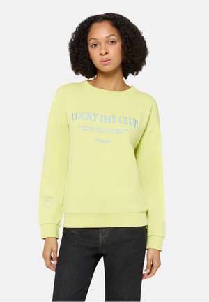 Lys gul sweatshirt med blå tekst "LUCKY DAY CLUB" og smiley-detalje på ærmet. Blødt stof og afslappet pasform.