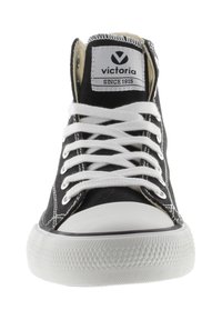 Baskets montantes en toile noire avec lacets blancs, bout en caoutchouc et semelle texturée. Comprend un patch logo sur la languette et des coutures contrastantes.