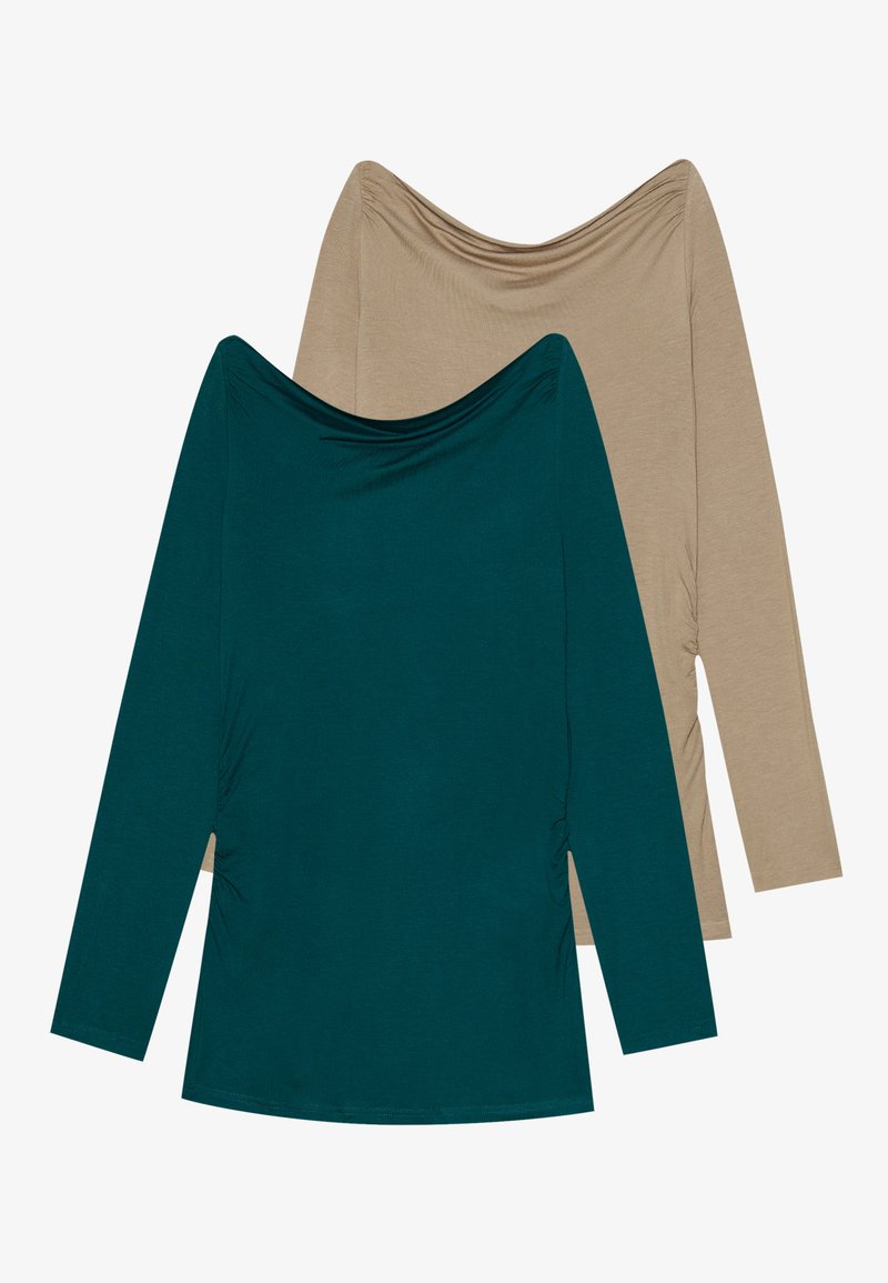 Dwie bluzki z długim rękawem; jedna w odcieniu turkusowym, a druga beżowa. Obie mają dekolt w kształcie drapowania oraz marszczenia po bokach, wykonane z miękkiego materiału.