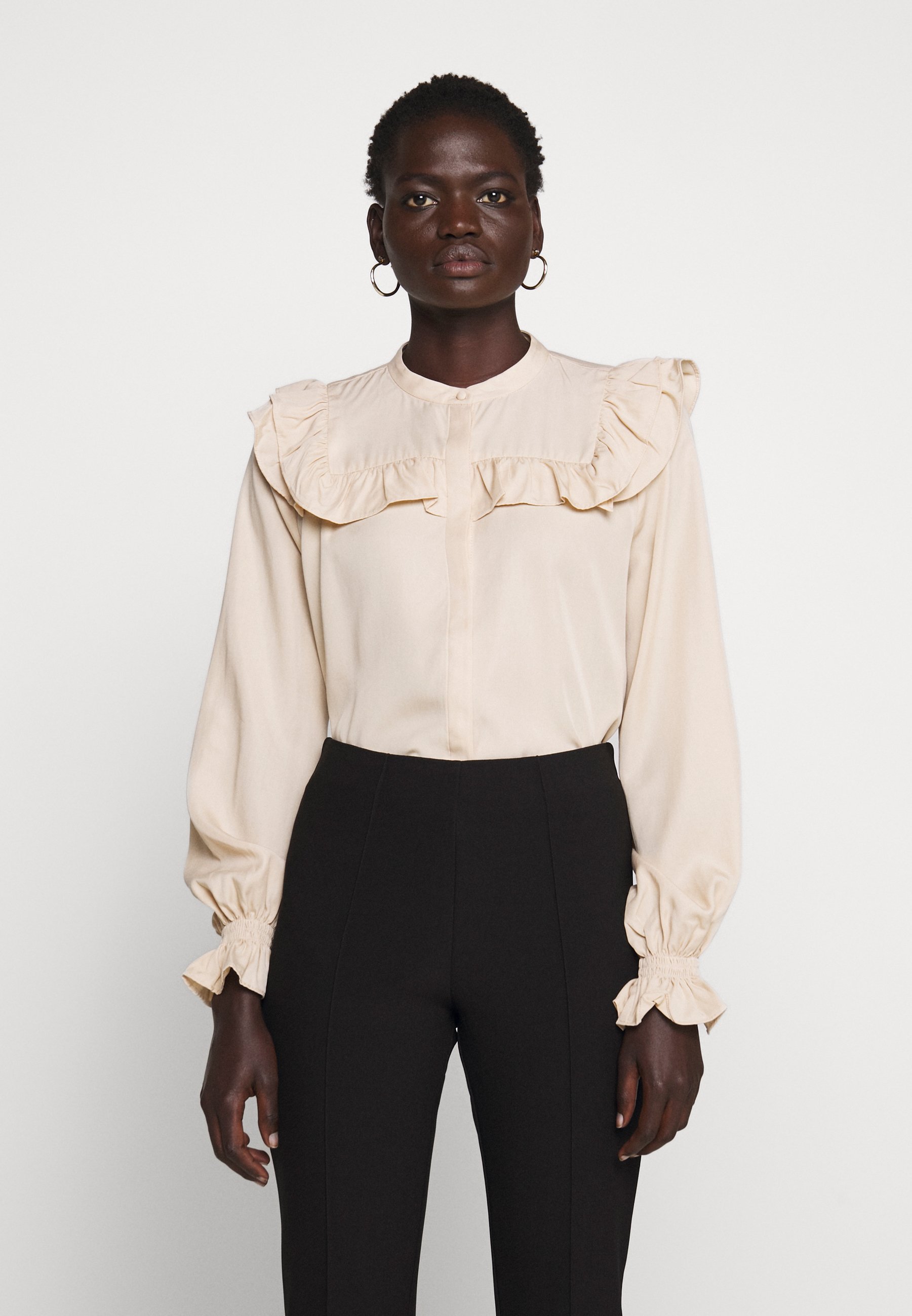 Bruuns Bazaar LAERA DOVE Skjorte sandbeige Zalando.no Bruuns Bazaar POSY EDITOR Skjorte skyway Zalando.no
