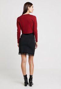 Kaffe ASTRID BOLERO - Kofta - haute red