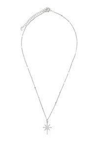 Collana in argento con pendente a forma di stella con gemma centrale. La catena presenta collegamenti alternati, alcuni con texture e altri lisci. Lunghezza regolabile.