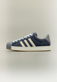 Seleccionado, shadow navy/off white