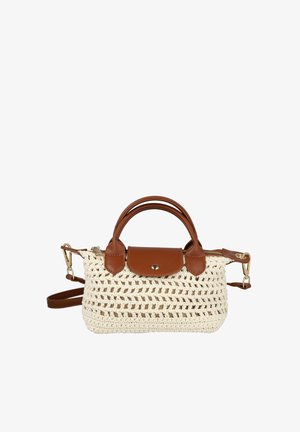 Pequeño bolso tejido color crema con asas de cuero marrón, solapa y correa de hombro desmontable, con cremallera y cierre en tono dorado.