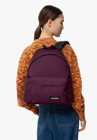 Eastpak DAY PAK'R - Mochila - plum purple