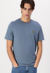 Lyle & Scott Basic póló - mist blue