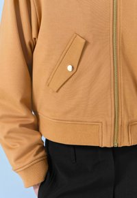 Next PONTE REGULAR FIT - Bomberjakke - camel