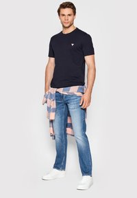 Guess KURZARM - Tricou basic - dunkelblau