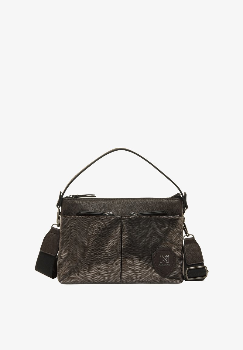 Bolso cruzado de textil gris con dos bolsillos con cremallera en la parte frontal, un cierre superior con cremallera y una correa ajustable. Presenta un parche con el logo en el lateral.