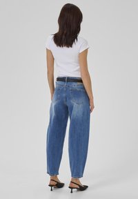 My Essential Wardrobe BALOO BARREL - Traperice opuštenog kroja - medium blue wash