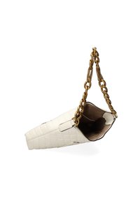 Borsa bianca trapuntata di forma rettangolare, con una tracolla in catena dorata e chiusura a zip. L'interno è marrone con dettagli di branding.