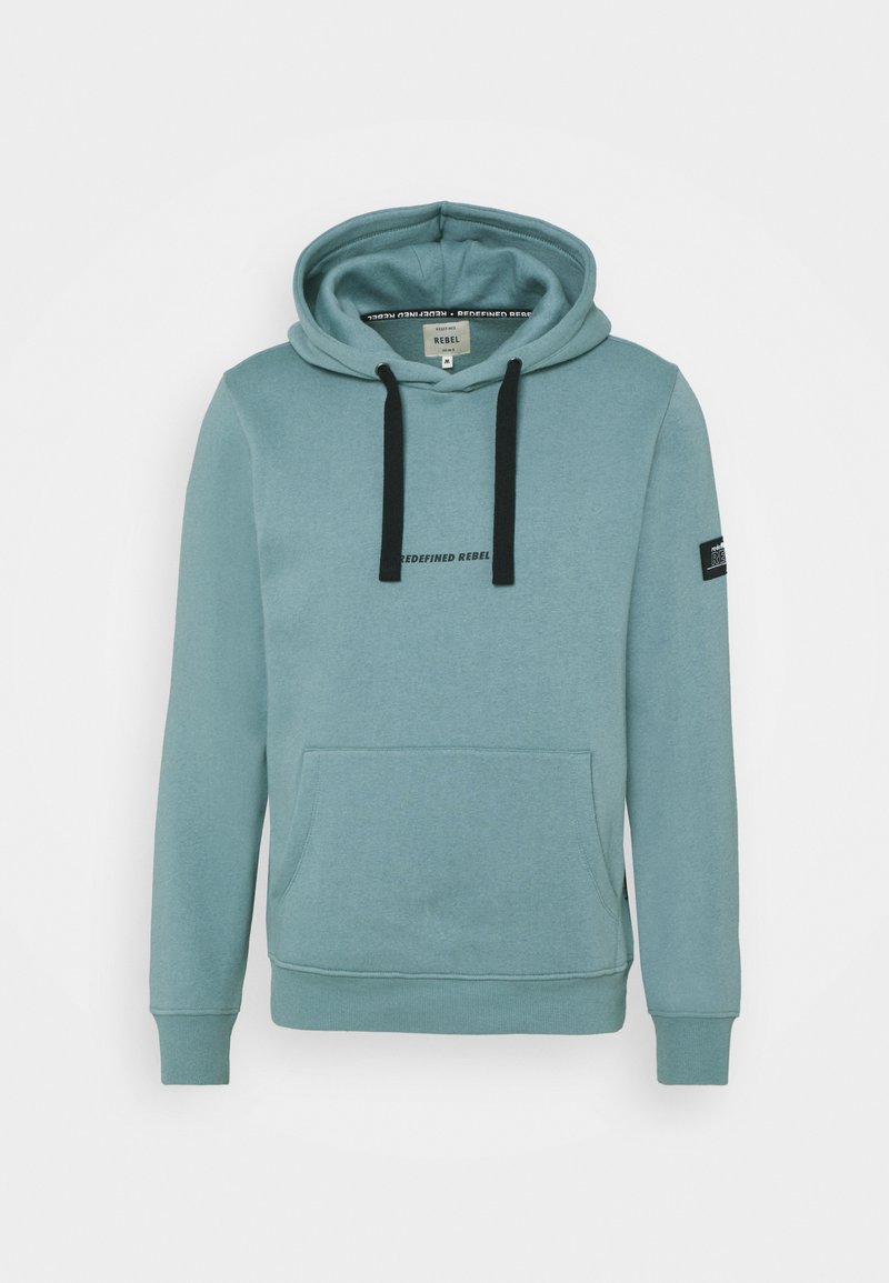 Helle blaue Kapuzenjacke aus weichem Stoff mit einer Vordertasche, Kordelzug-Kapuze und schwarzem Logotext. Mit gerippten Bündchen und Saum.