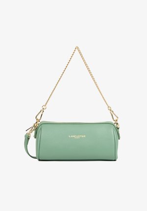 Borsa cilindrica in pelle verde menta con tracolla in oro e logo "Lancaster Paris" centrato in lettere dorate.