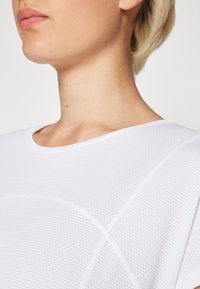 ONLY Play ONPAUB-FIA ON BAT LOOSE TEE - Navadna majica - white