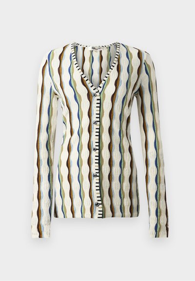 Adīta kardigāna veste ar V veida izgriezumu, ar viļņainām svītrām brūnā, zilā un zaļā krāsā. Piekļaujoša priekšpuse ar pogām un melna un balta akcenta detaļām. Garās piedurknes.