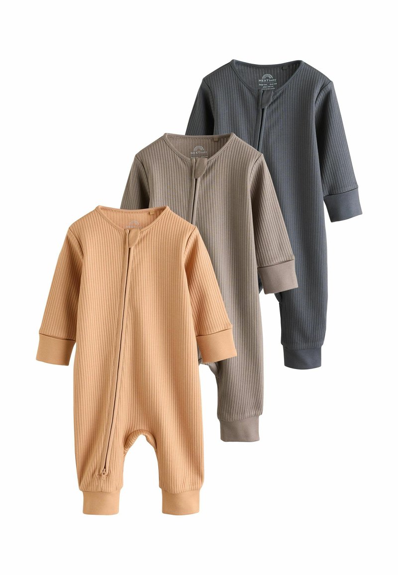 Tres monos acanalados en tonos beige, gris y gris oscuro. Presentan mangas largas, cierre con cremallera y tobillos ajustados para un ajuste seguro.
