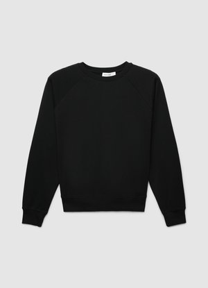 Felpa nera con collo a girocollo, maniche raglan e polsini a costine. Realizzata in tessuto morbido con texture liscia e senza loghi visibili.