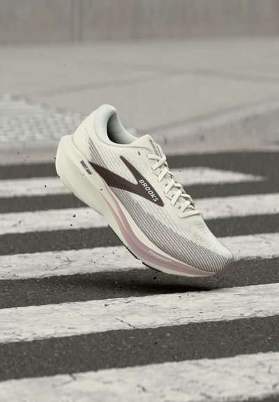 Brooks GHOST AMP
