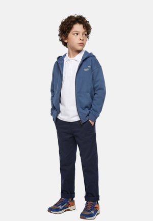 Monoprix, EXECUTION ERROR ! (ERROR MESSAGE = 'INVALID SYNTAX (<STRING> - Pantalon classique - marine