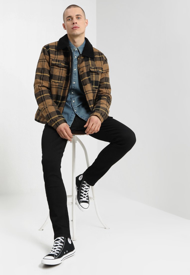 Wrangler LARSTON - Jeans Slim Fit - black valley/black denim - Zalando.de