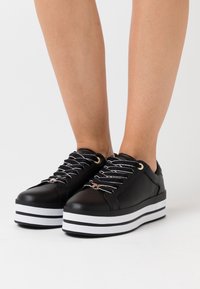 Tommy Hilfiger Sneaker low - black