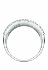 Anello in argento con una fascia curva e una fila di piccole pietre preziose trasparenti lungo il bordo superiore, creando un aspetto liscio e lucido.