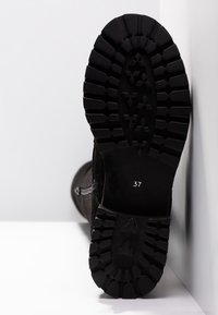 Jeffrey Campbell Muszkieterki