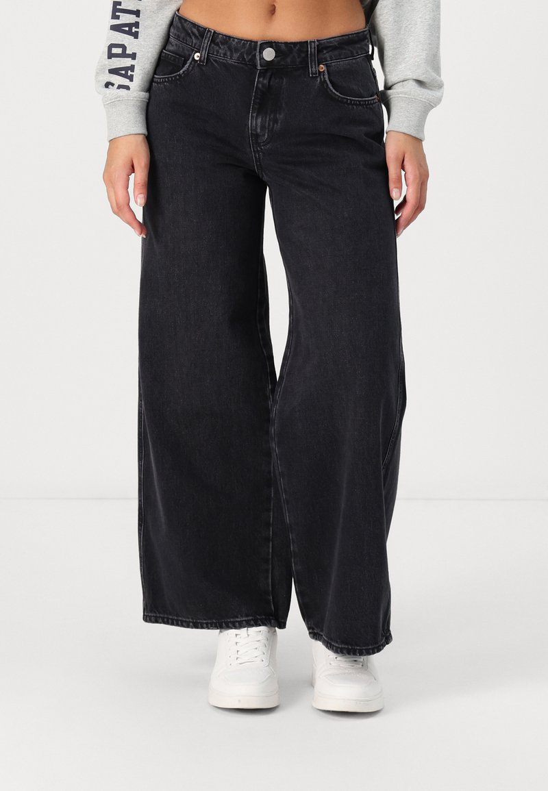 Vero Moda Petite VMREMY MR WIDE - Wide Leg - black denim