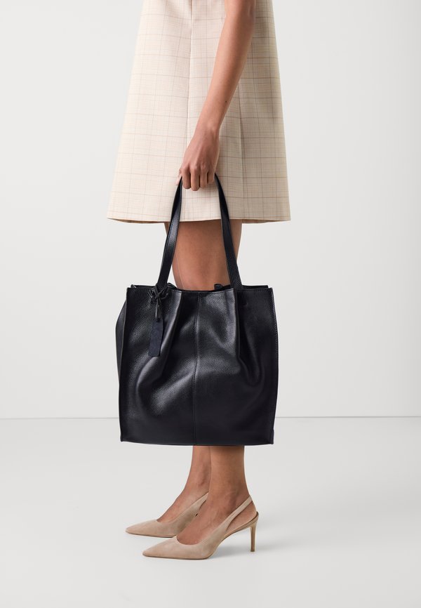 LEATHER - Shopping Bag