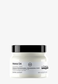 Vit glasburk med ett svart lock, märkt "Metal DX," inneh�ållande 150 ml professionell hårmask. Slät yta, enkelt design, minimal branding.