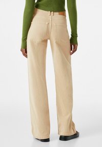 Bershka Flared-farkut - camel