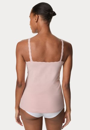 Camisola rosa chiaro con pizzo, spalline sottili e una texture morbida; progettata per una silhouette aderente. Vista posteriore mostrata.