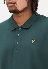 Lyle & Scott PLAIN - Polo - teal