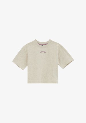 Sweat-shirt court à manches courtes beige clair avec col côtelé et petit texte rose « DREAMER » brodé au centre de la poitrine.