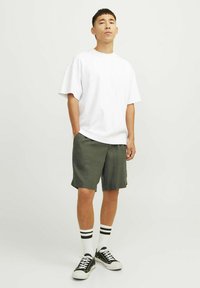 Jack & Jones Shorts - beetle