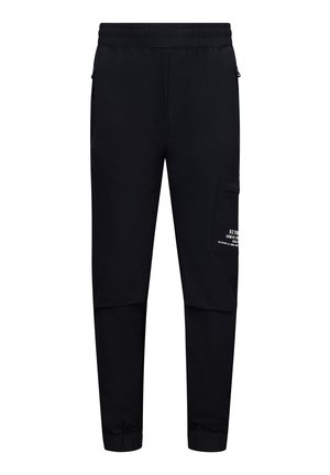 Schwarze Cargo-Hosen mit einem elastischen Bund, Reißverschlusstaschen und Textdetails an der Seitentasche. Hergestellt aus leichtem Material, schmal zulaufender Schnitt.