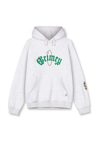 Sudadera gris con bolsillo frontal, con "Grimey" en letras verdes y doradas, y un patrón decorativo en la manga derecha. Material de algodón.