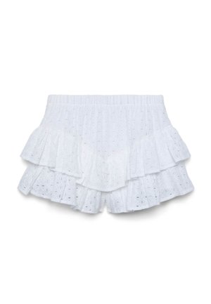 Pantaloncini bianchi in tessuto sangallo con volant sovrapposti e vita elastica, progettati per una vestibilità leggera e traspirante.