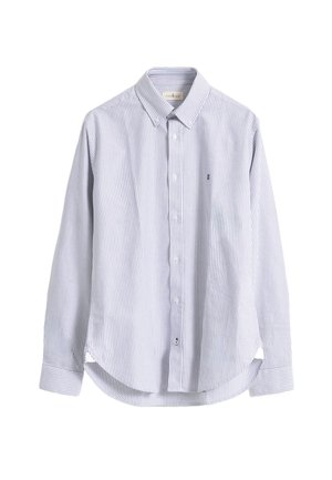 Camisa de botonadura larga de manga larga en rayas azul claro y blanca. Cuenta con un cuello puntiagudo, un dobladillo curvado y un pequeño logotipo bordado.