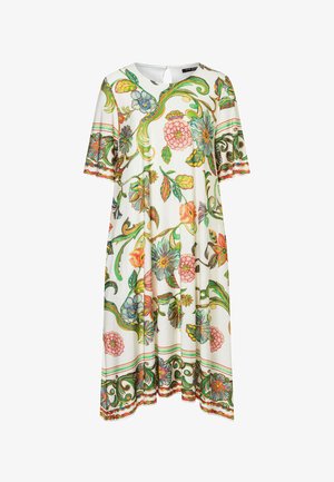 Weißes Kleid mit Ellenbogenlangen Ärmeln, das ein buntes Blumen- und Blattrankenmuster in Grün-, Rosa-, Gelb- und Blautönen zeigt.
